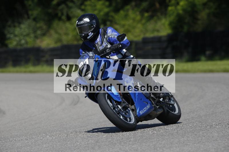 /Archiv-2024/29 12.06.2024 MOTO.CH Track Day ADR/Gruppe blau/21